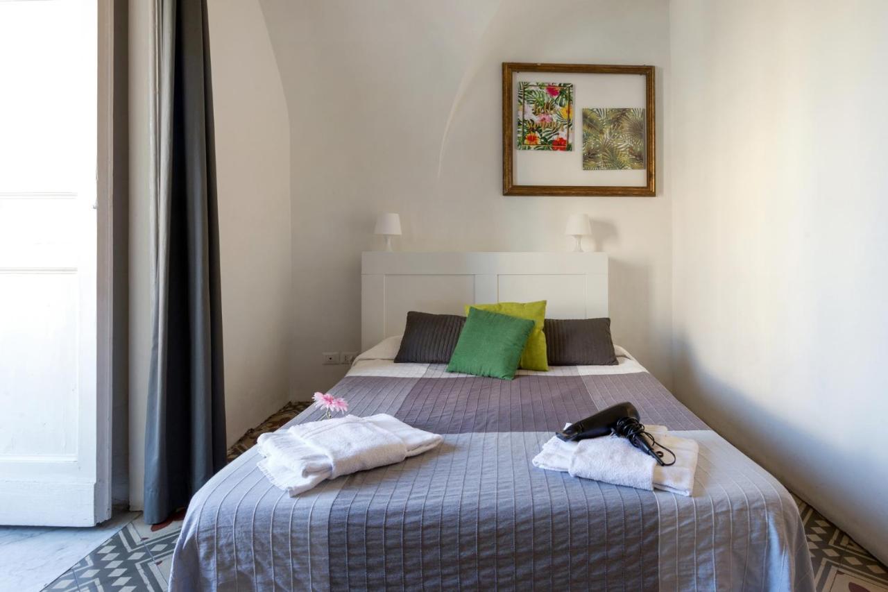 Da Gianni E Lucia Rooms With Bathroom In The City Center CTA Exterior foto